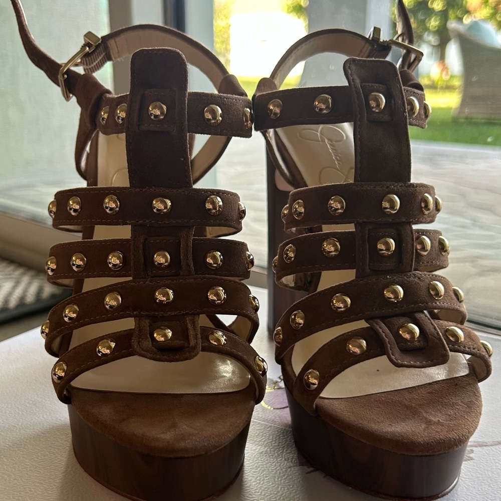 Worn a couple times, very well condition